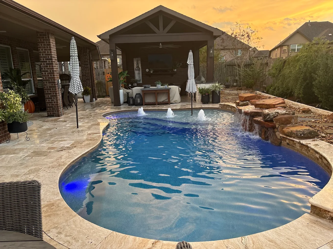Renovated backyard pool with new LED lighting and finishes by Lanterra Pools